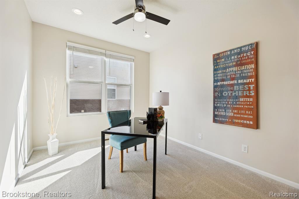 527 HOLMDALE Way, Ann Arbor, MI 48108 — Photo 30
