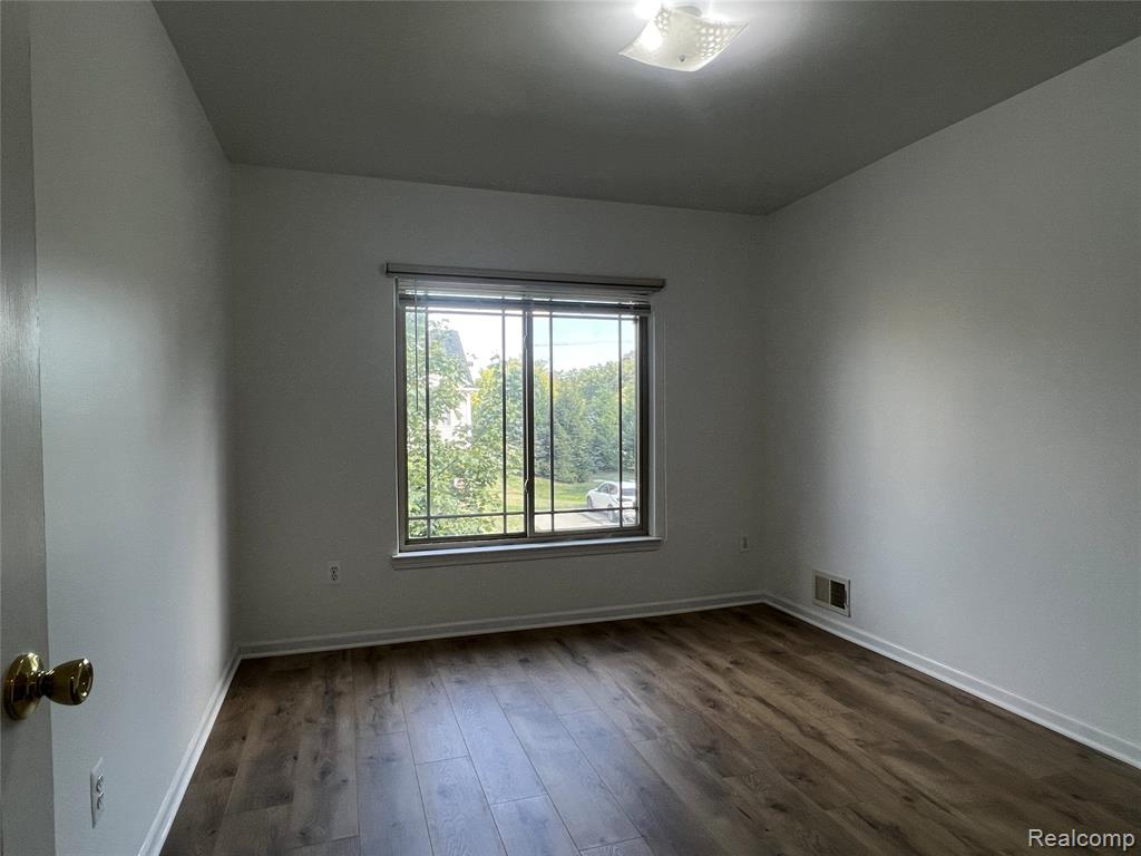 6161 Elarz Drive, Troy, MI 48085 — Photo 43