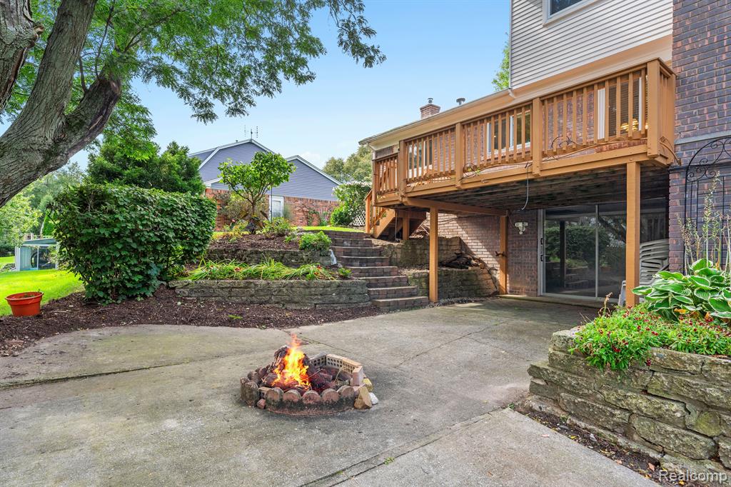 42275 CHATTERTON Court, Northville, MI 48168 — Photo 45