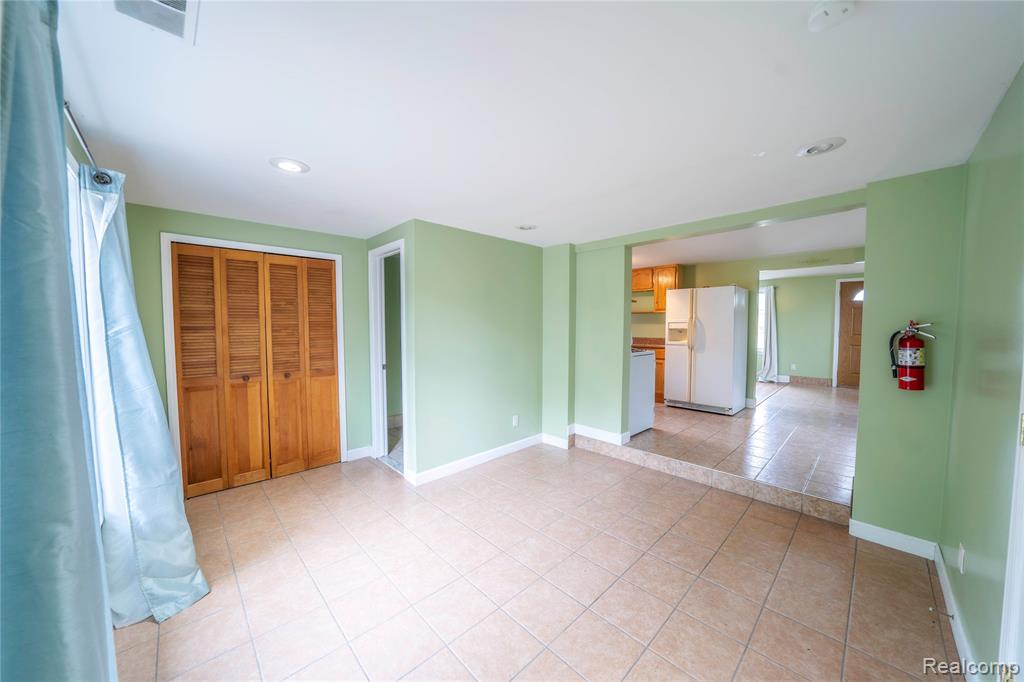 8853 Beech Daly Road, Taylor, MI 48180 — Photo 17