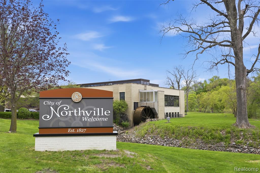 19145 Surrey Lane, Northville, MI 48167 — Photo 33