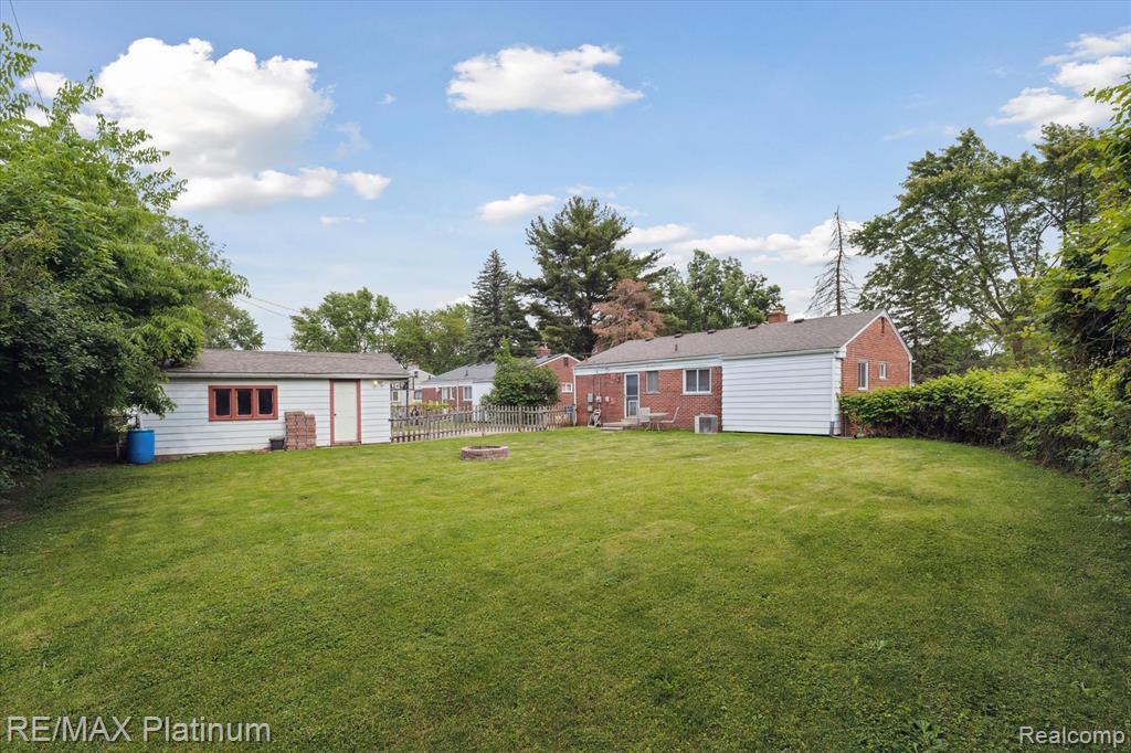8685 Terri Drive, Westland, MI — Photo 39