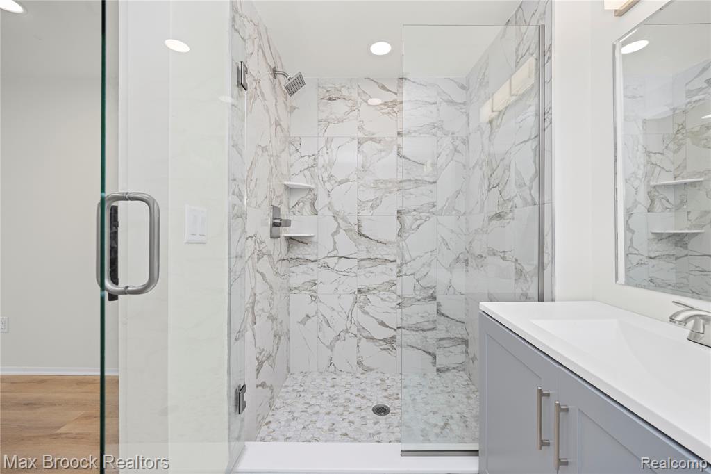 4490 Strathdale Lane, West Bloomfield, MI 48323 — Photo 45