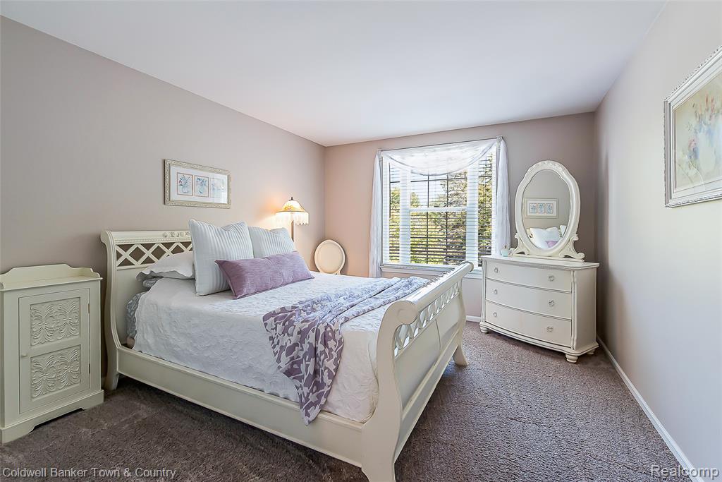 642 Chestnut Drive, Wixom, MI 48393 — Photo 33