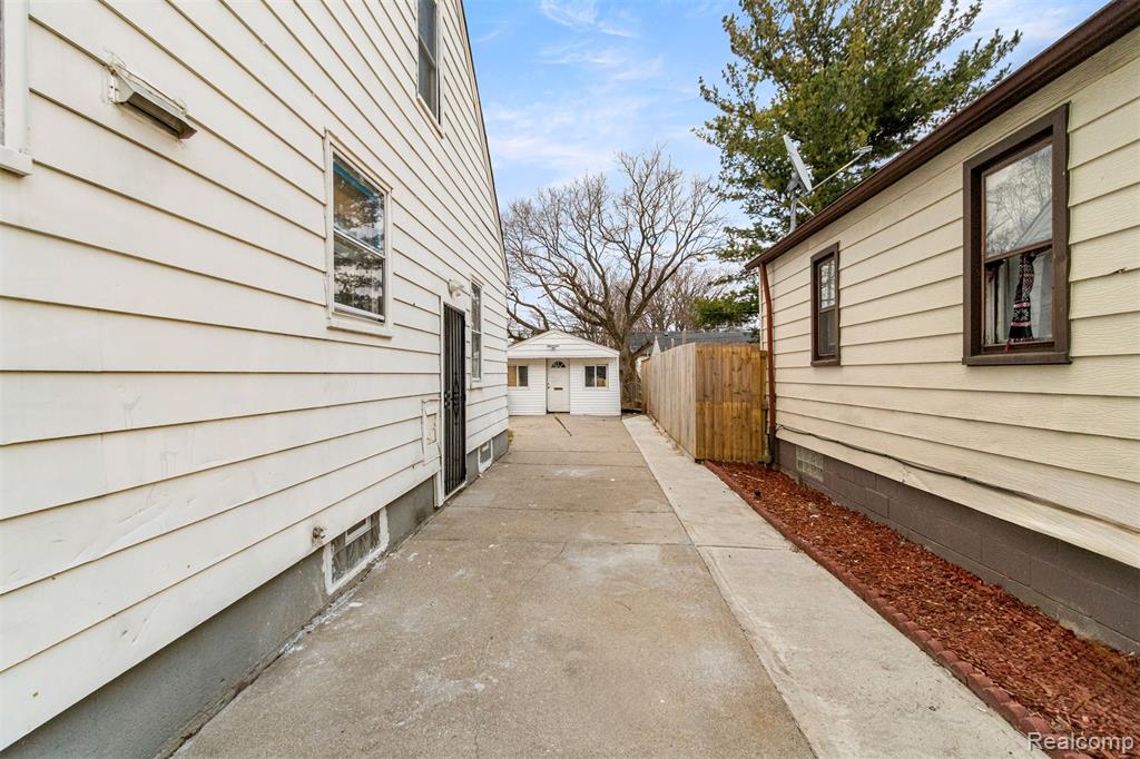 7634 Warwick Street, Detroit, MI 48228 — Photo 37