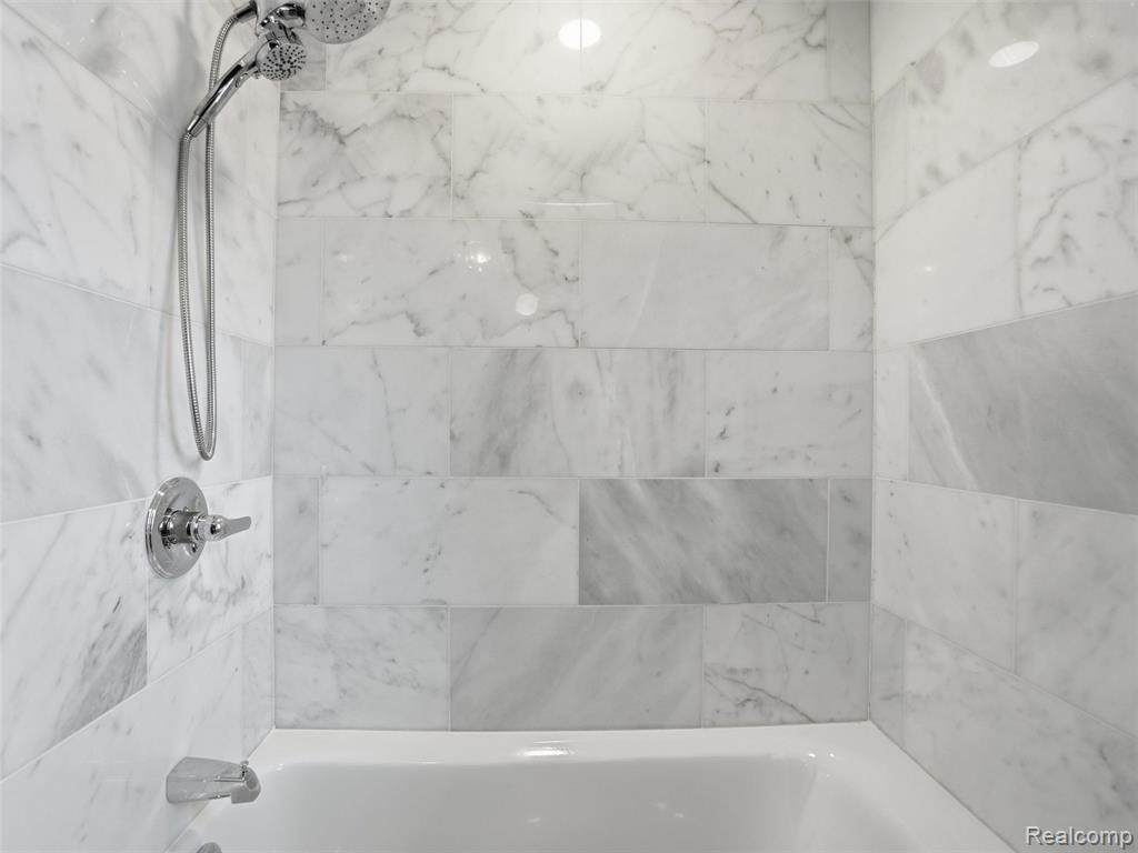 7475 Pinehurst Circle, Bloomfield Hills, MI 48301 — Photo 29