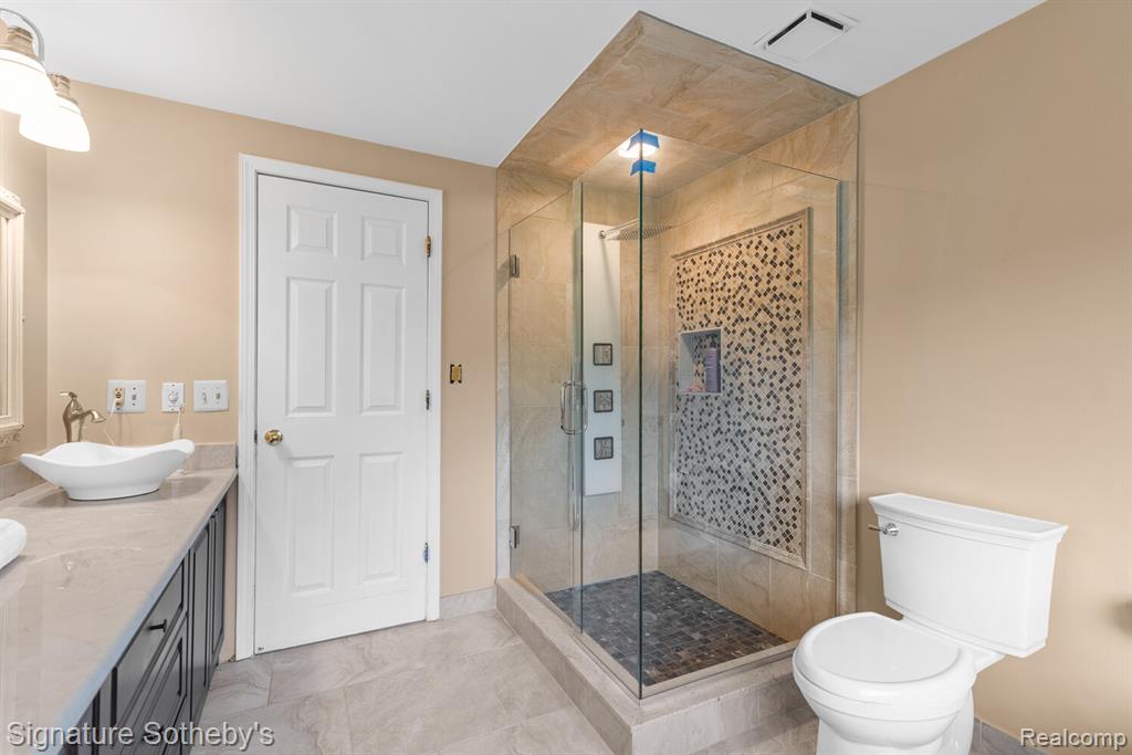 6710 WESTPOINTE Drive, Troy, MI 48085 — Photo 22