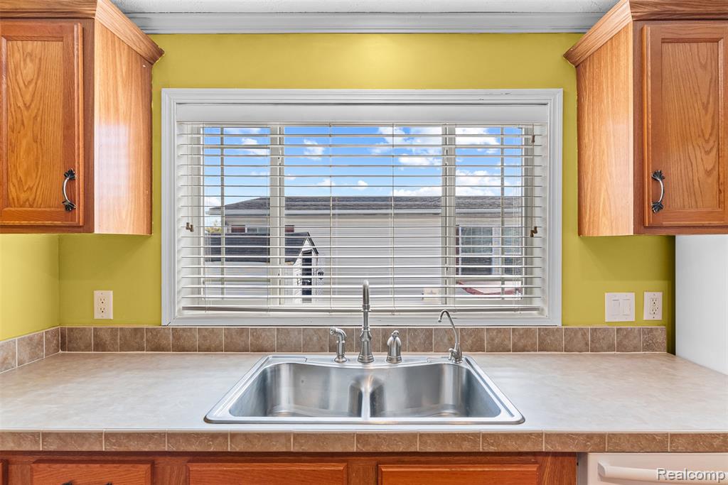 6252 Juliet Boulevard, Fenton, MI 48430 — Photo 18