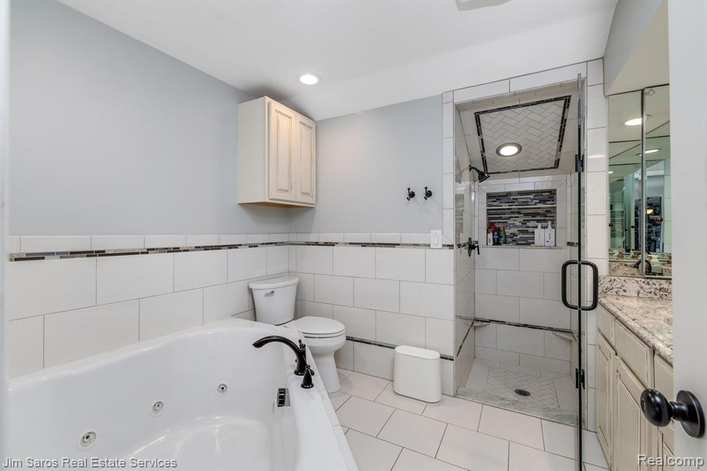 71 WOODLAND SHORES Drive, Grosse Pointe Shores, MI 48236 — Photo 32