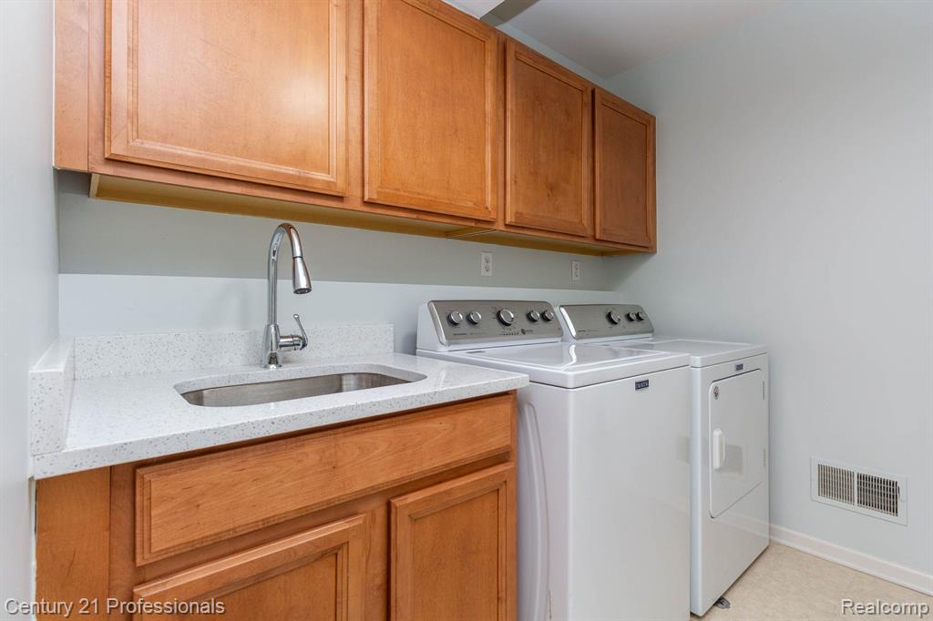 798 SANDALWOOD Drive, Troy, MI 48085 — Photo 30