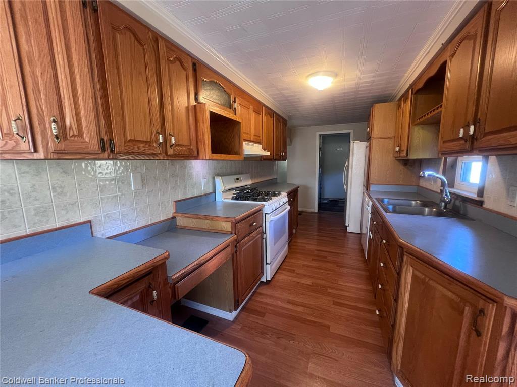 904 Rowland Road, Leonard, MI 48367 — Photo 9