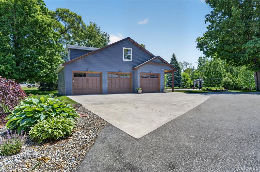 9353 Hill Road, Swartz Creek, MI 48473 — Photo 8