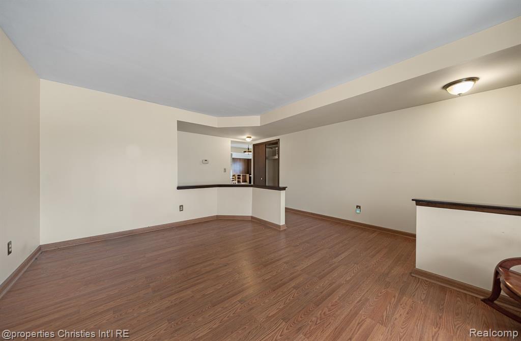 4684 CHAPEL Drive, Troy, MI 48085 — Photo 6