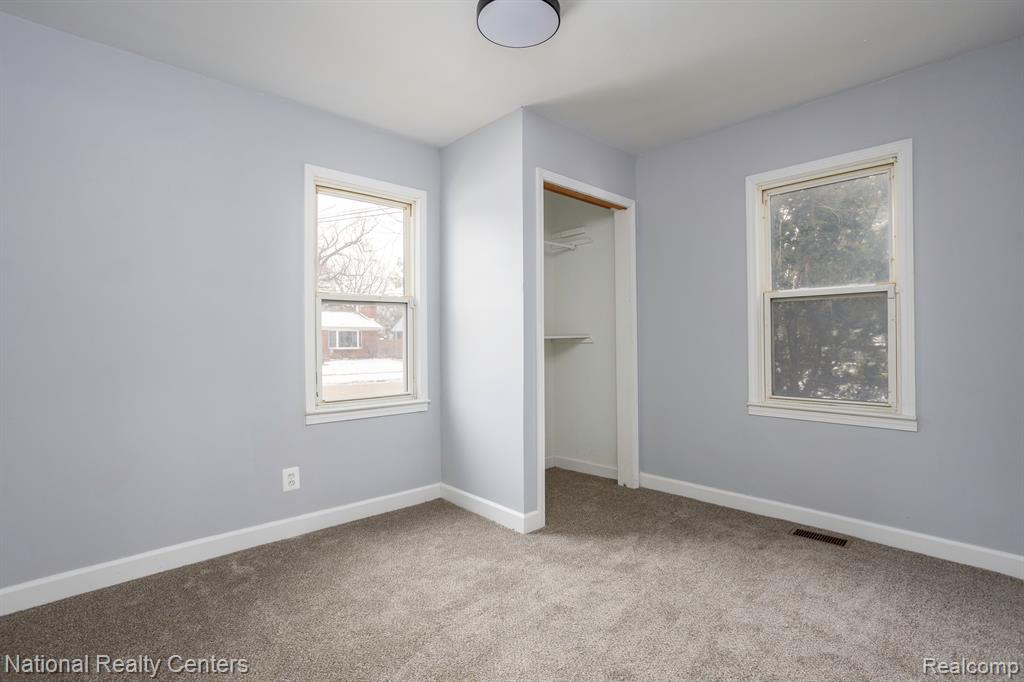 8255 GARBOR Avenue, Warren, MI 48093 — Photo 9