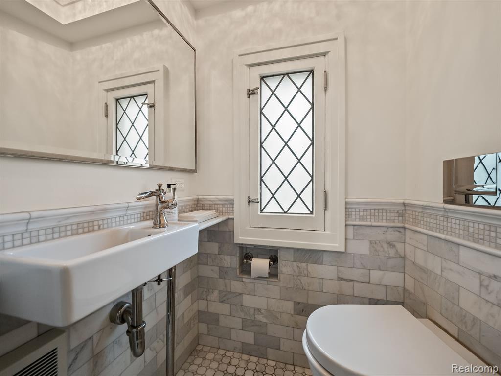 404 LINDEN Road, Birmingham, MI 48009 — Photo 19