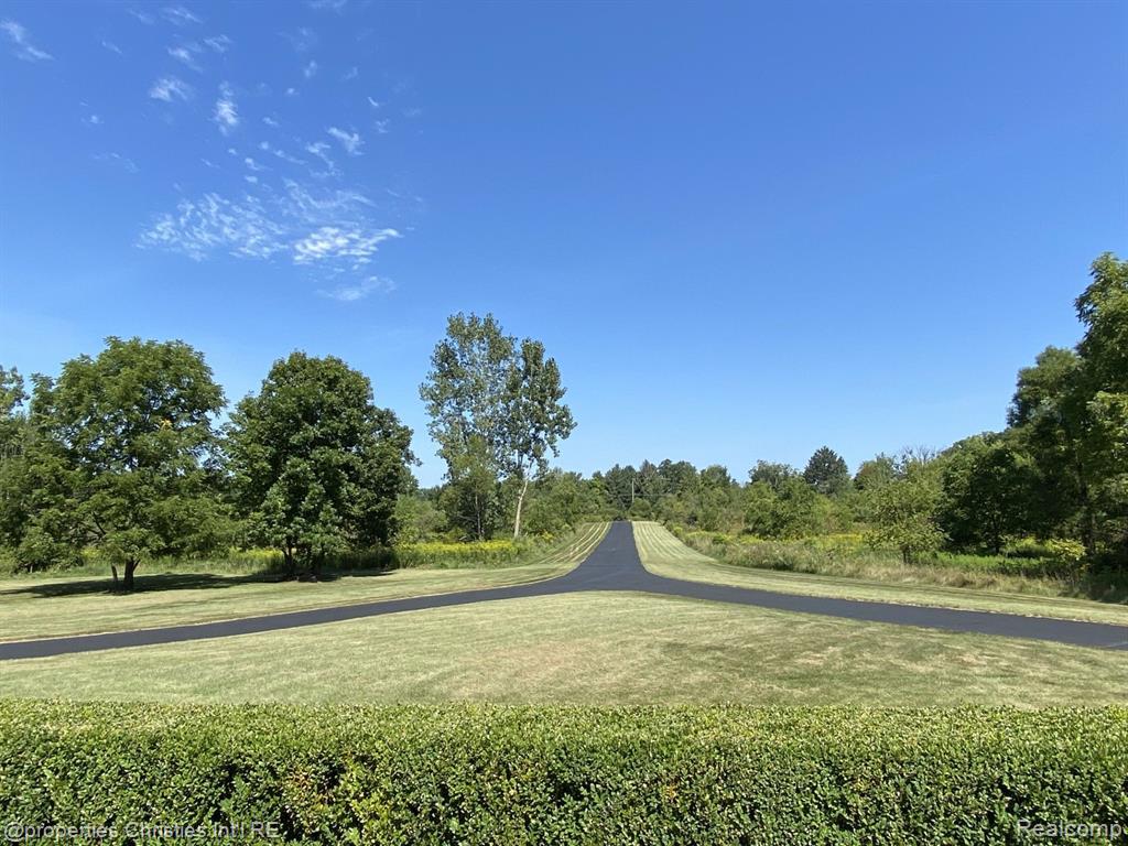 59801 E 8 MILE Road, South Lyon, MI 48178 — Photo 3