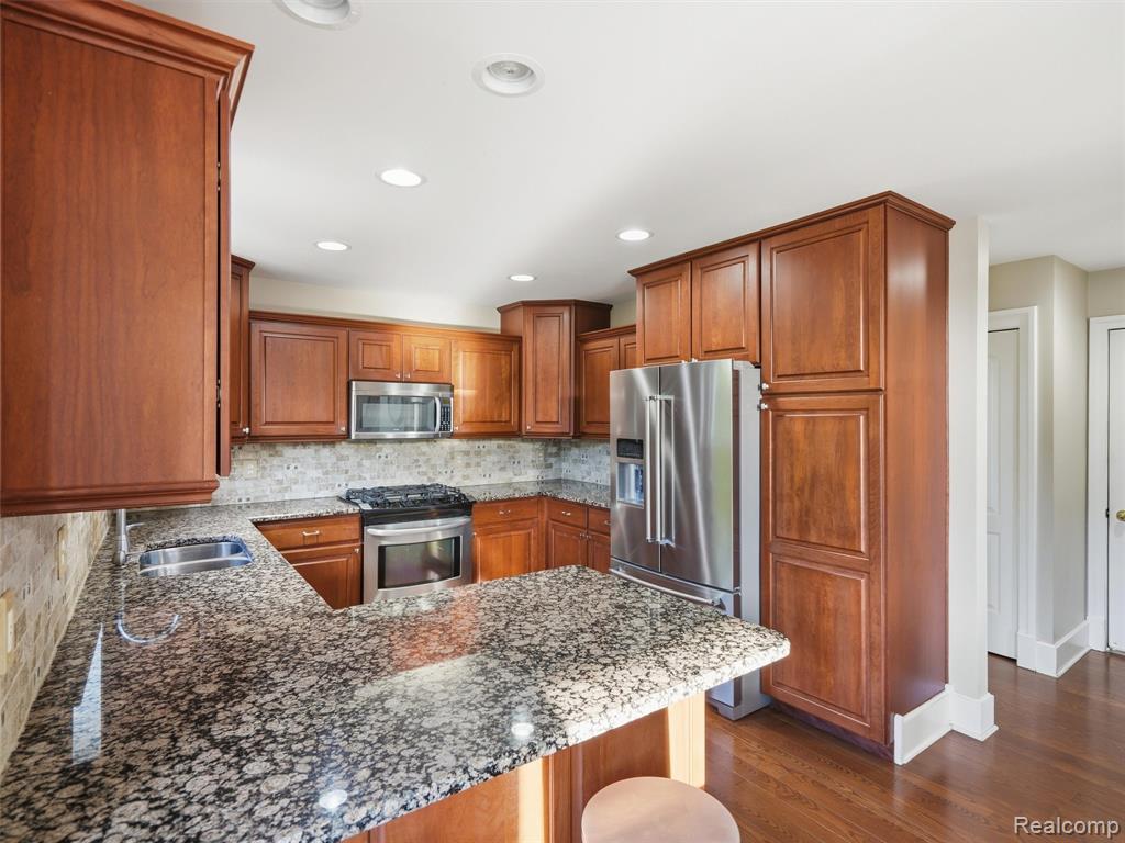 1232 Thorn Ridge Drive, Howell, MI 48843 — Photo 9