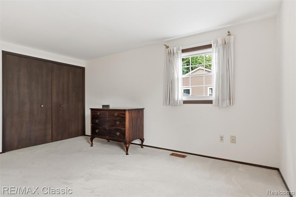 45451 Woodleigh Way, Plymouth, MI 48170 — Photo 34