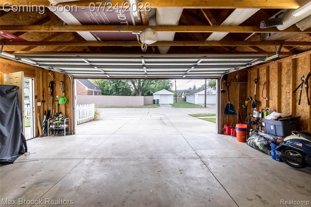 1090 Cambridge Road, Berkley, MI 48072 — Photo 37