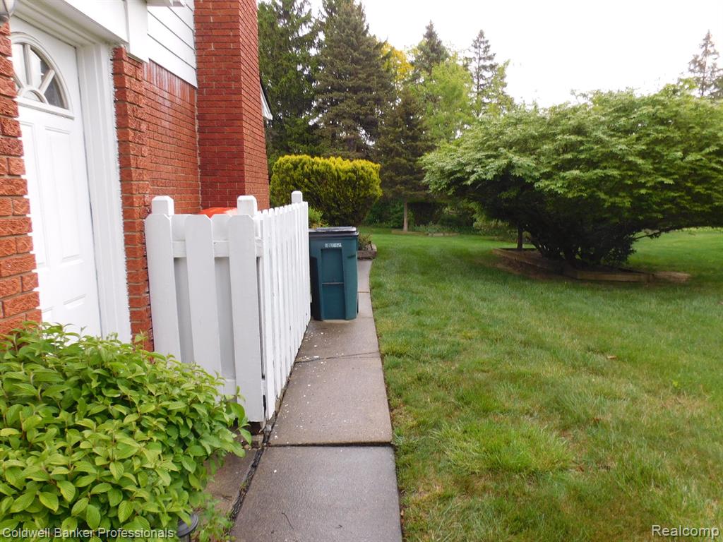 5244 Folkstone Drive, Troy, MI 48085 — Photo 4