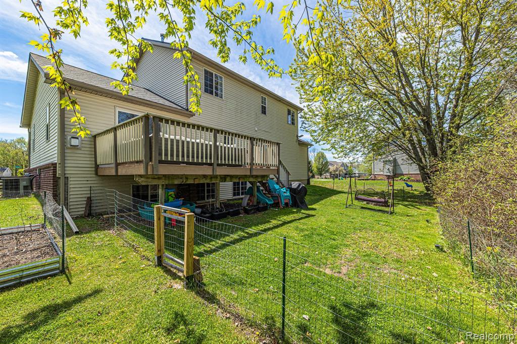 6101 Maple Trail, Grand Blanc, MI 48439 — Photo 28