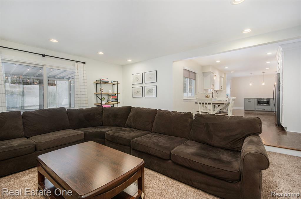5395 English Drive, Troy, MI 48085 — Photo 14