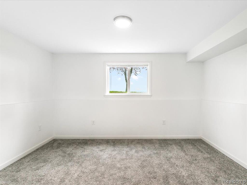 5444 LAKESHORE Road, Fort Gratiot, MI 48059 — Photo 30