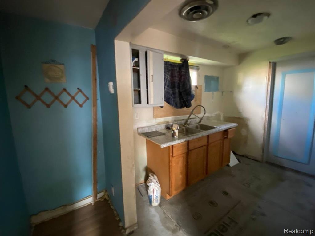5632 Hughes Road, Lansing, MI 48911 — Photo 10