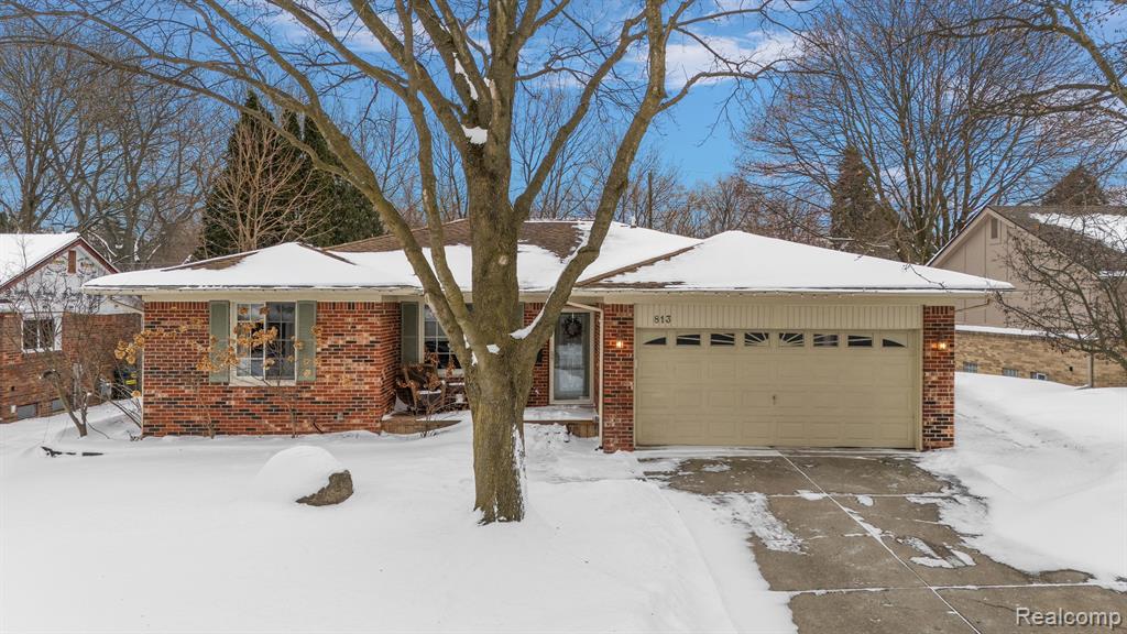 813 ABBEY Lane, Milford, MI 48381 — Photo 2