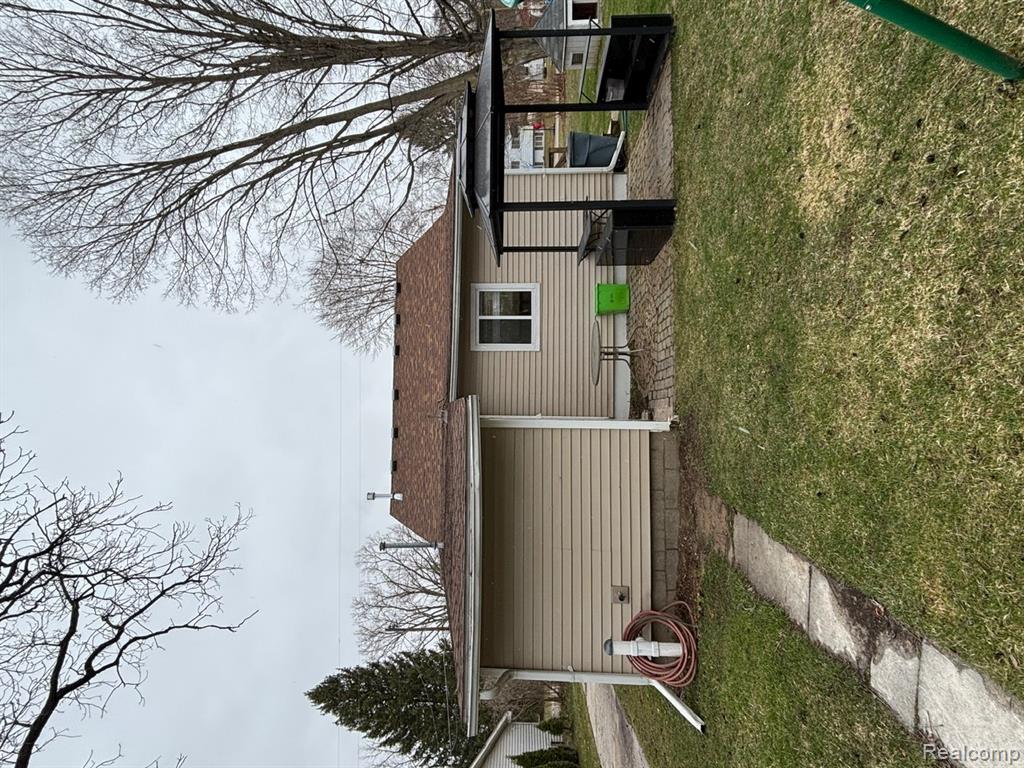 15130 Roach Drive, Linden, MI 48451 — Photo 32