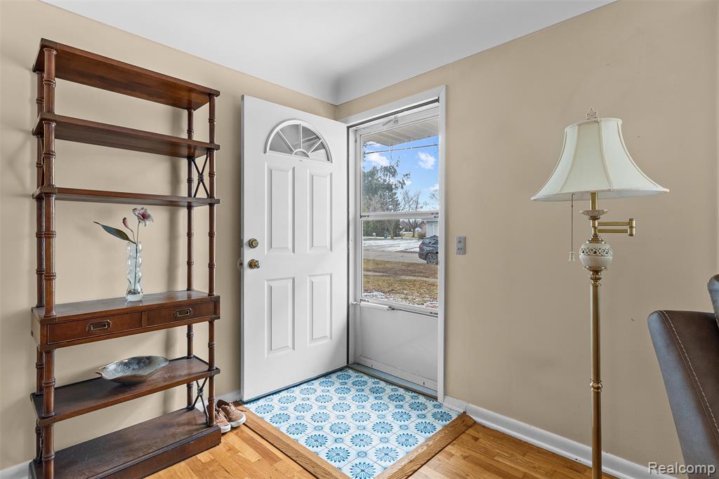 428 Sunnyside Drive, Flushing, MI 48433 — Photo 5