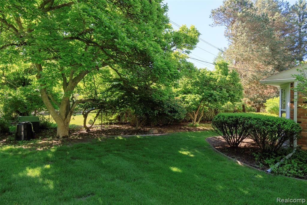 19646 Wilshire Boulevard, Beverly Hills, MI 48025 — Photo 28