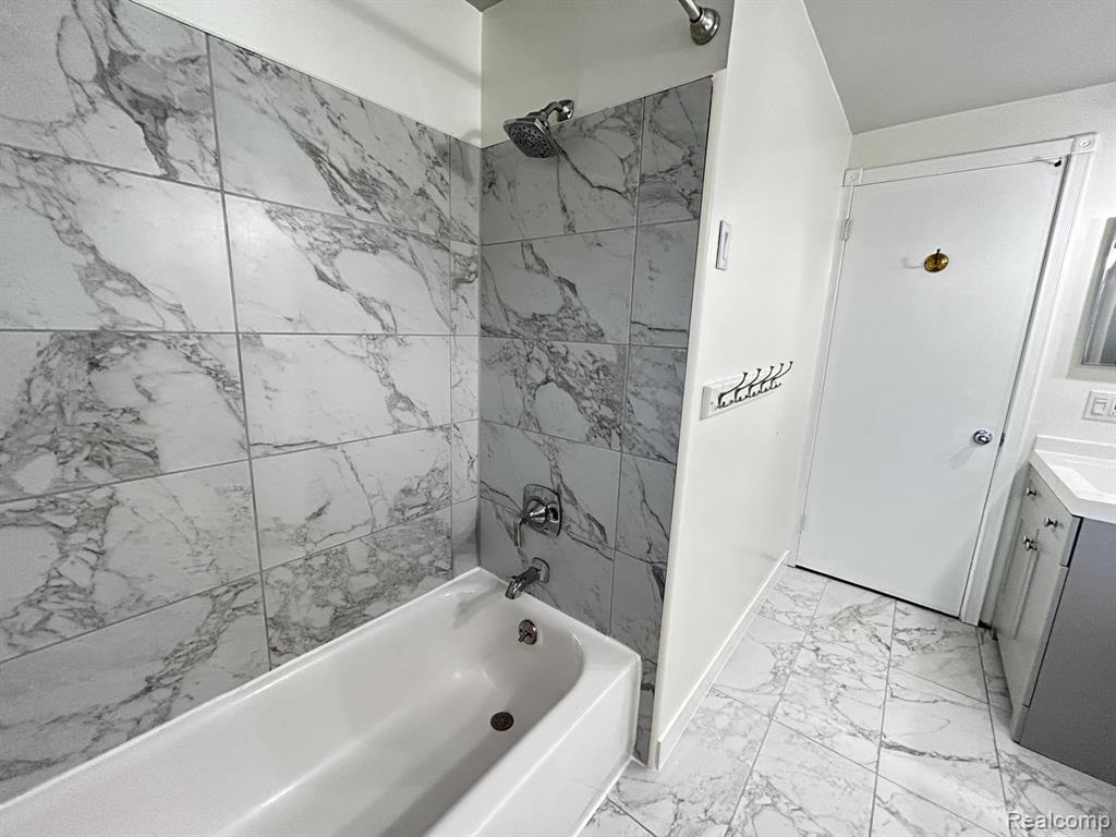 898 Portsmouth Drive, Troy, MI 48084 — Photo 17
