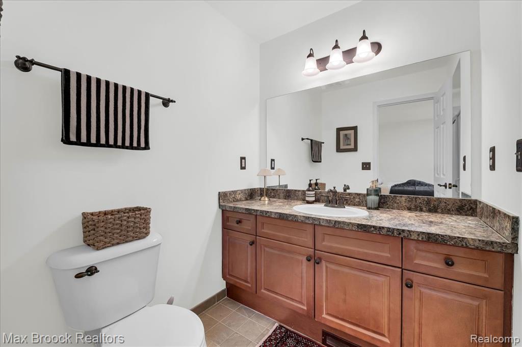 41 N Squirrel Road, Auburn Hills, MI 48326 — Photo 17