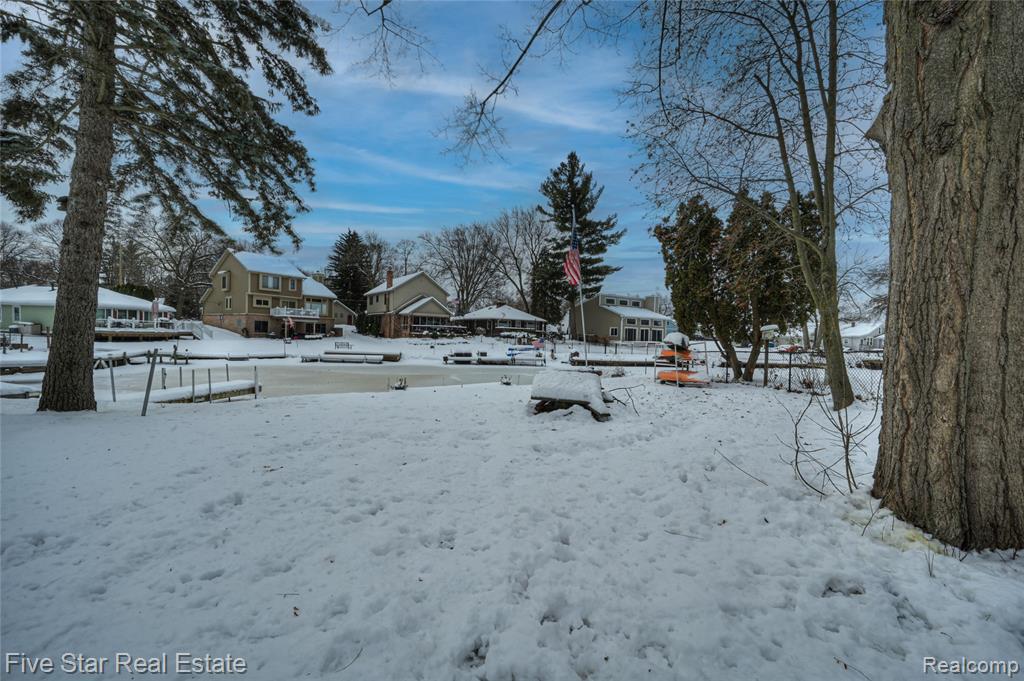 8421 Lagoon Street, Commerce Twp, MI 48382 — Photo 32