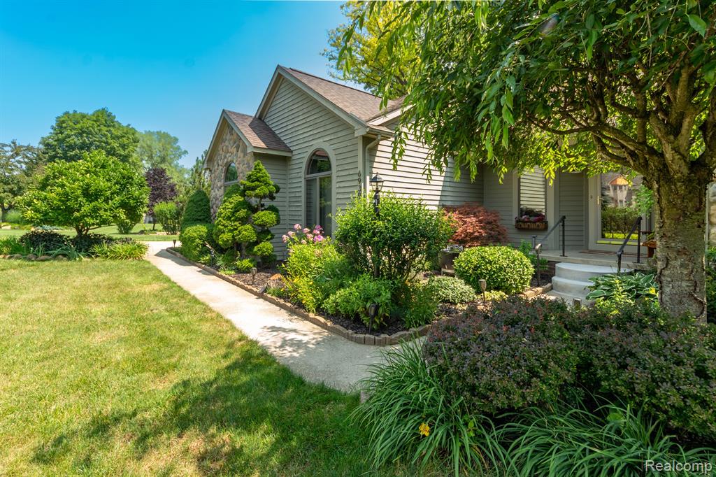 6939 West Ridge Drive, Brighton, MI 48116 — Photo 9