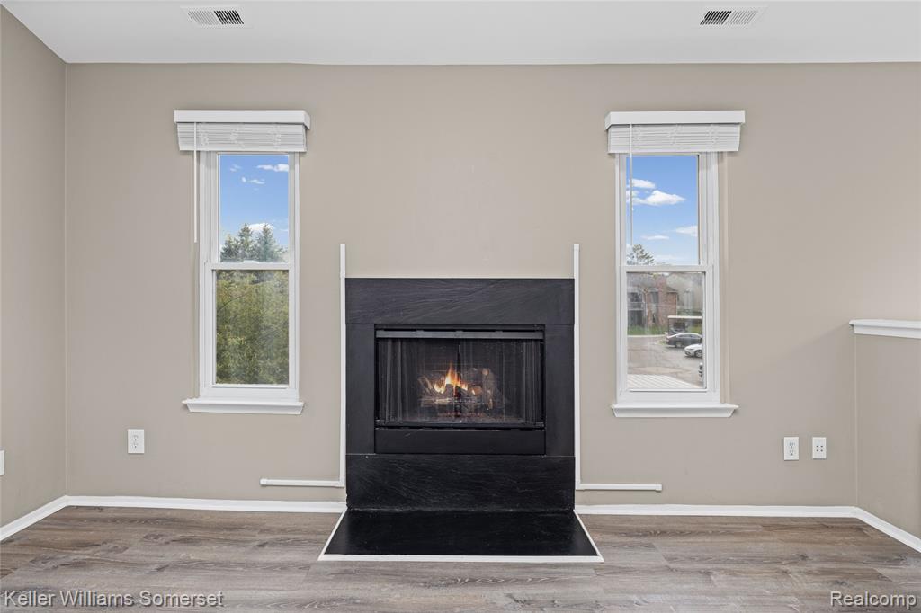 20745 Indian Creek Drive, Farmington Hills, MI 48335 — Photo 9