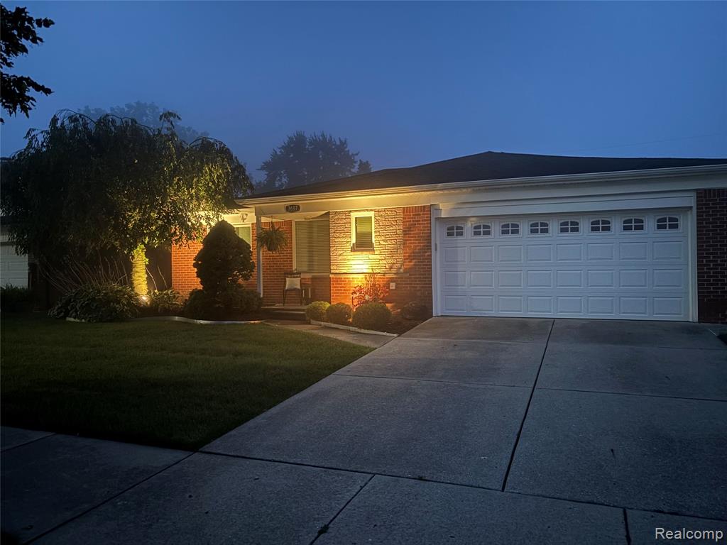 7697 Carrousel Boulevard, Westland, MI — Photo 3