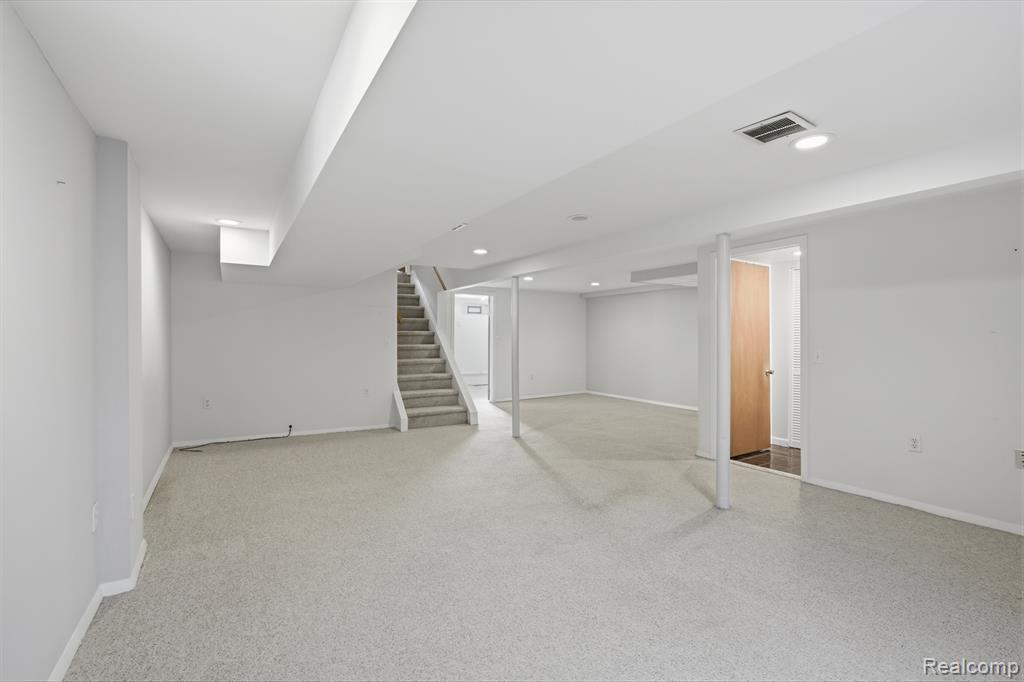 6414 Lanman Drive, Waterford, MI 48329 — Photo 16