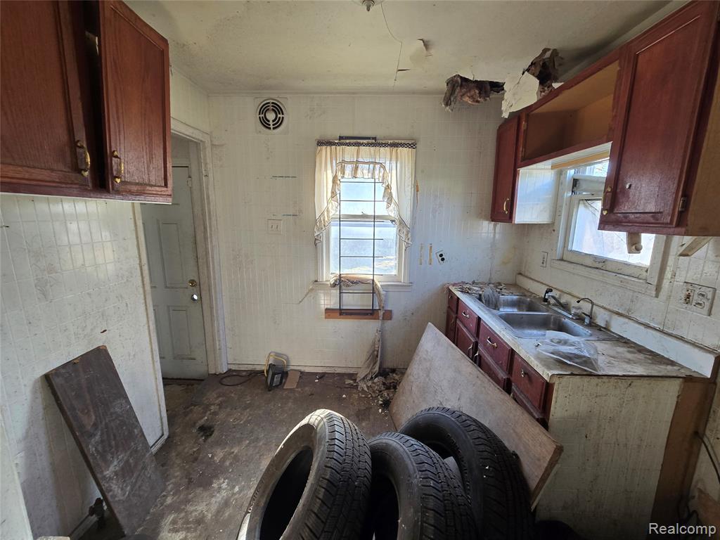 9634 Evergreen Avenue, Detroit, MI 48228 — Photo 3