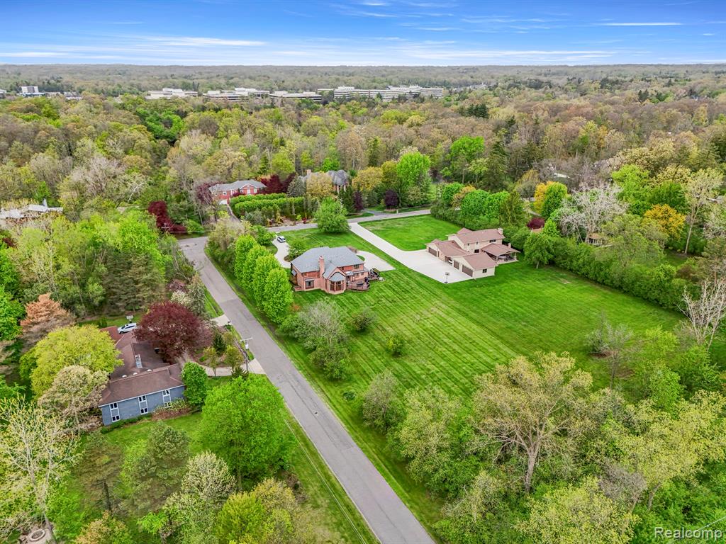 30060 Bristol Lane, Bingham Farms, MI 48025 — Photo 75