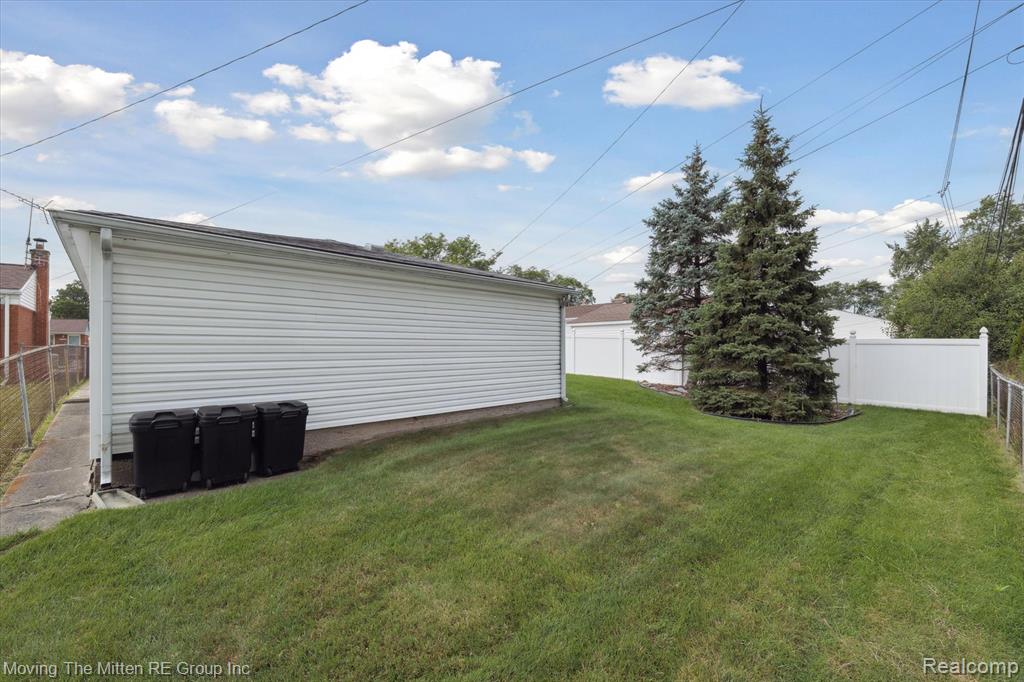 6484 Huntleigh Street, Garden City, MI — Photo 47