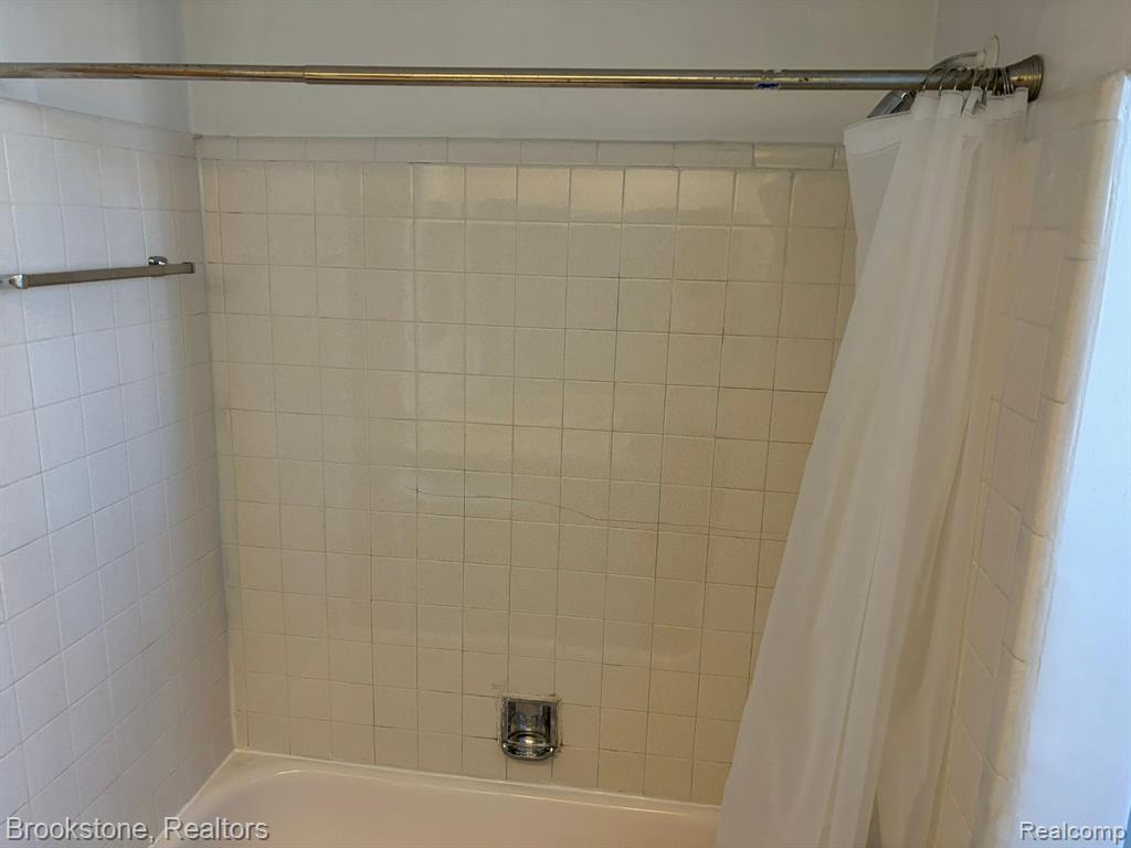 8219 DENWOOD Drive, Sterling Heights, MI 48312 — Photo 20
