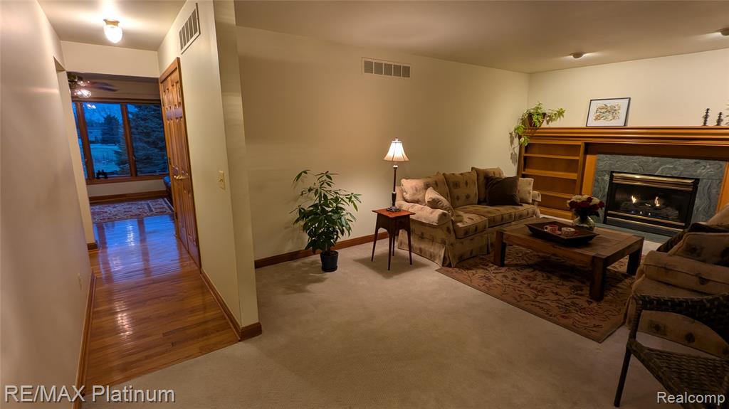 4066 W Knoll, Milford, MI 48380 — Photo 13