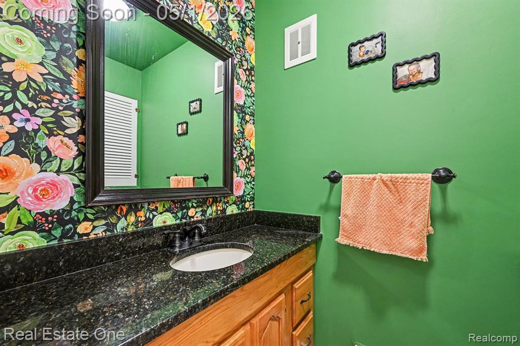 26254 Kiltartan Street, Farmington, MI 48334 — Photo 20