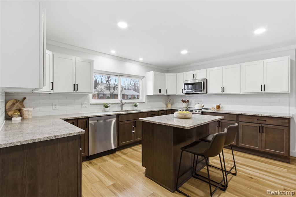 6780 Post Oak Drive, West Bloomfield, MI — Photo 13