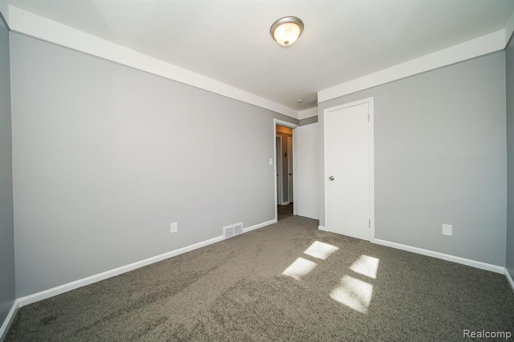 927 CLEOPHUS Parkway, Lincoln Park, MI 48146 — Photo 39