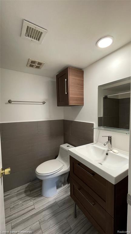 530 Riviera Drive, Saint Clair Shores, MI 48080 — Photo 13