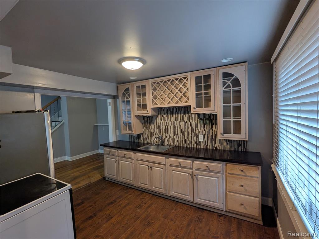 4115 Wayland Court, Inkster, MI 48141 — Photo 8