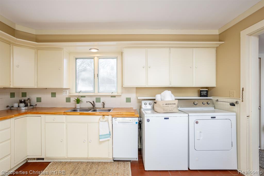 431 Cabinet Street, Milford, MI 48381 — Photo 15